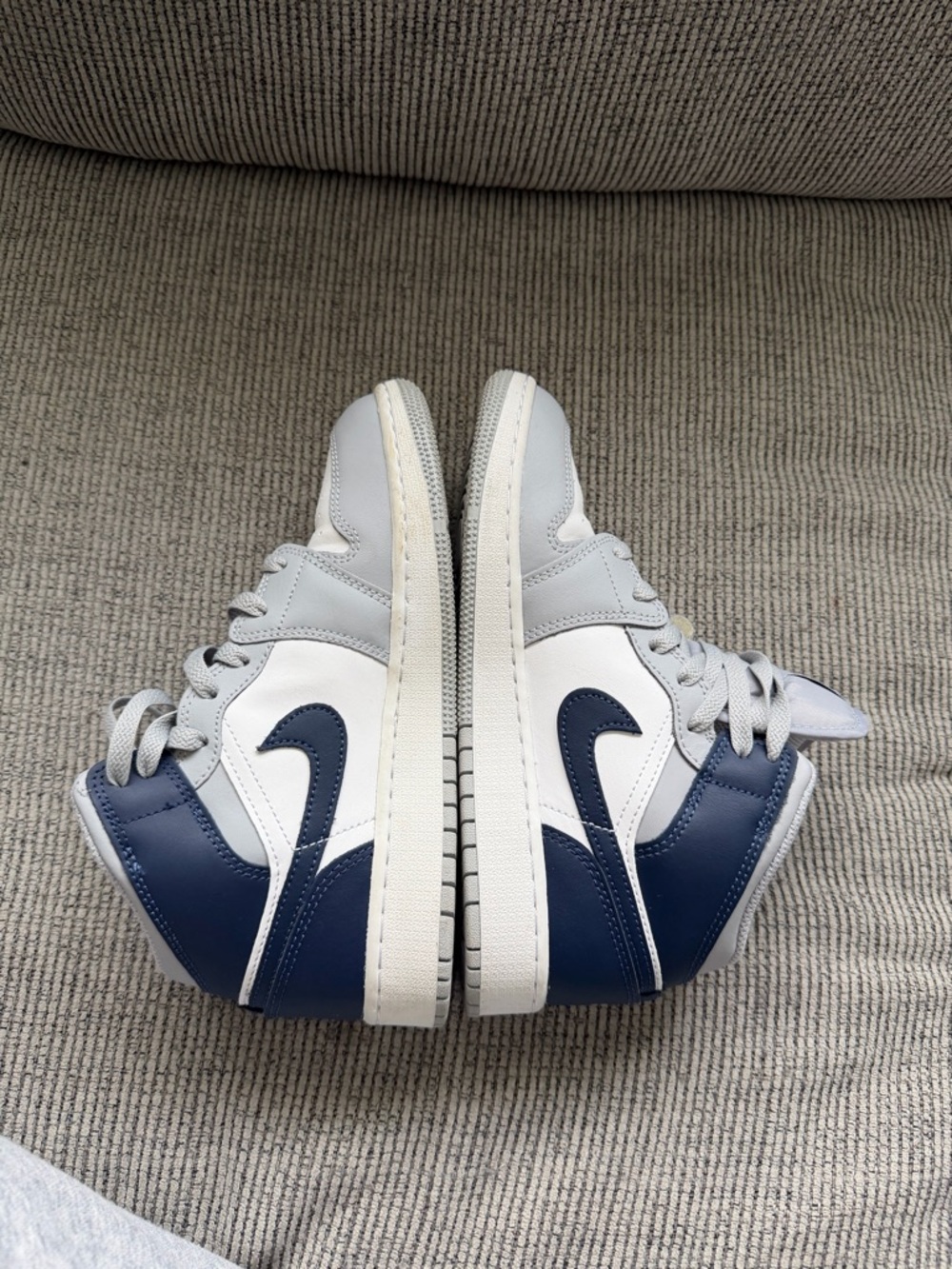JORDAN 1 MID 'WOLF GREY MIDNIGHT NAVY' - Picture 2 of 7